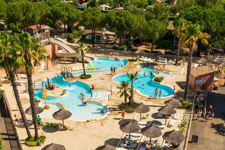 Camping pour 4 personnes, avec Terrasse et Piscine
