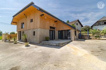Gîte pour 10 personnes, avec jardin et terrasse dans La Biolle