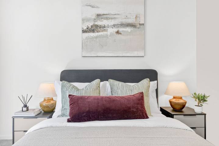 Ganze Wohnung, Clapham Park Residence – Modern 3Br Apartments with Private Balcony in Lambeth, London
