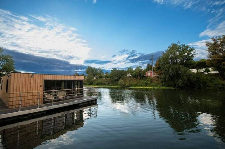Péniche pour 2 personnes, avec Terrasse à Bennecourt