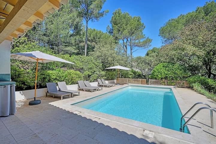 Location de vacances pour 12 personnes, avec Terrasse et Jardin à Jonquerettes