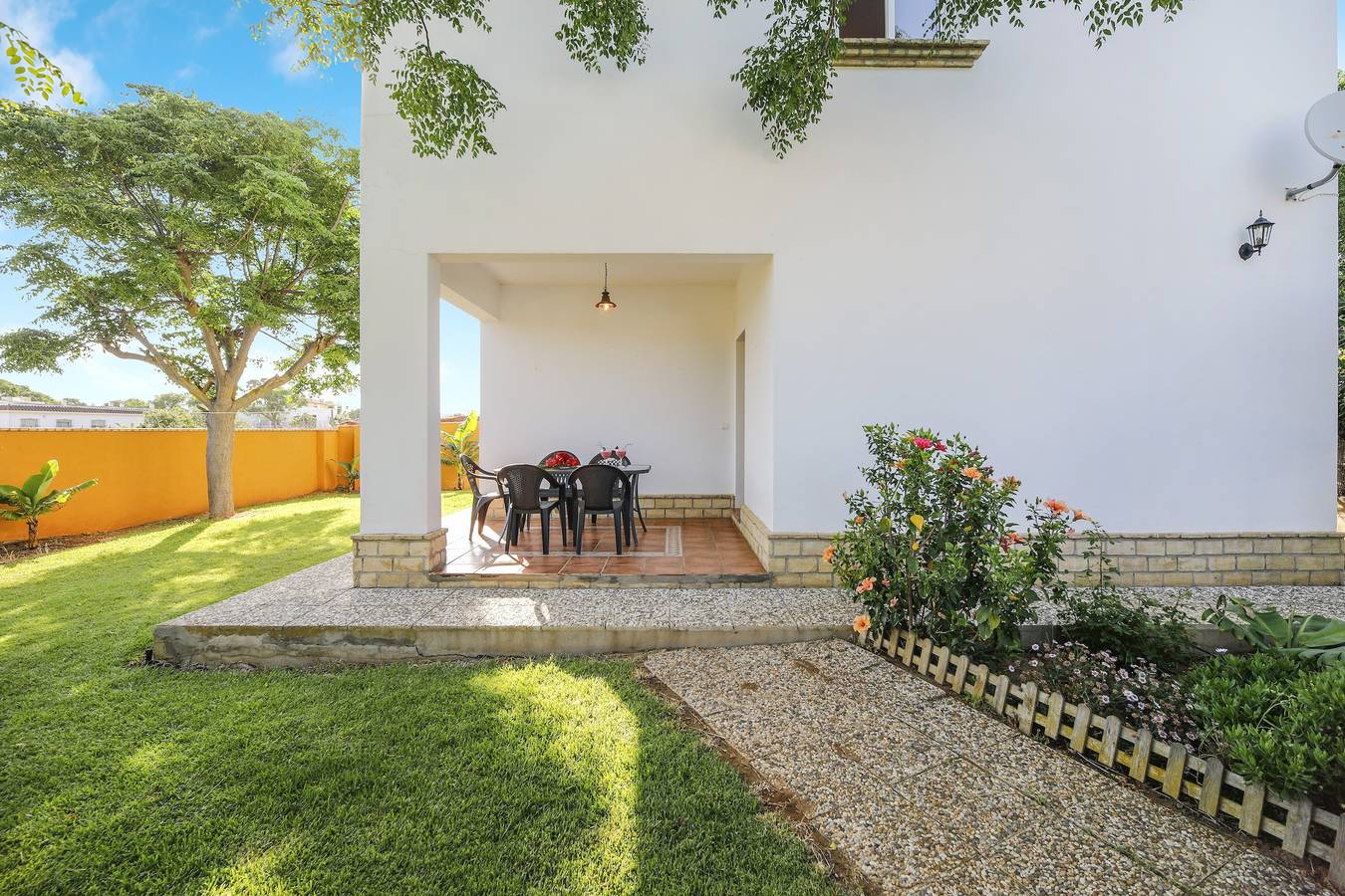 Casa de vacaciones "Los Paraisos 3" con vistas al mar, Wi-Fi, jardín, terraza y piscina compartida in Fuente del Gallo, Conil de la Frontera
