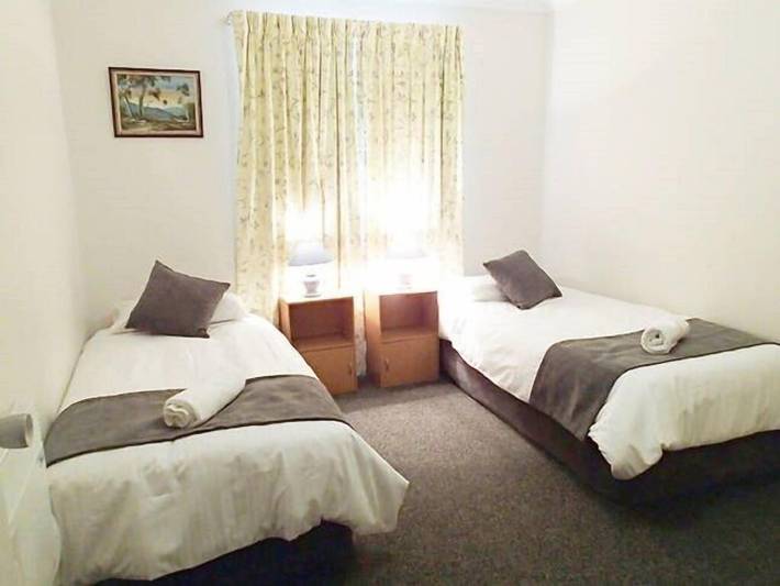 Holiday home for 13 people, with hot tub and balcony in Jindabyne