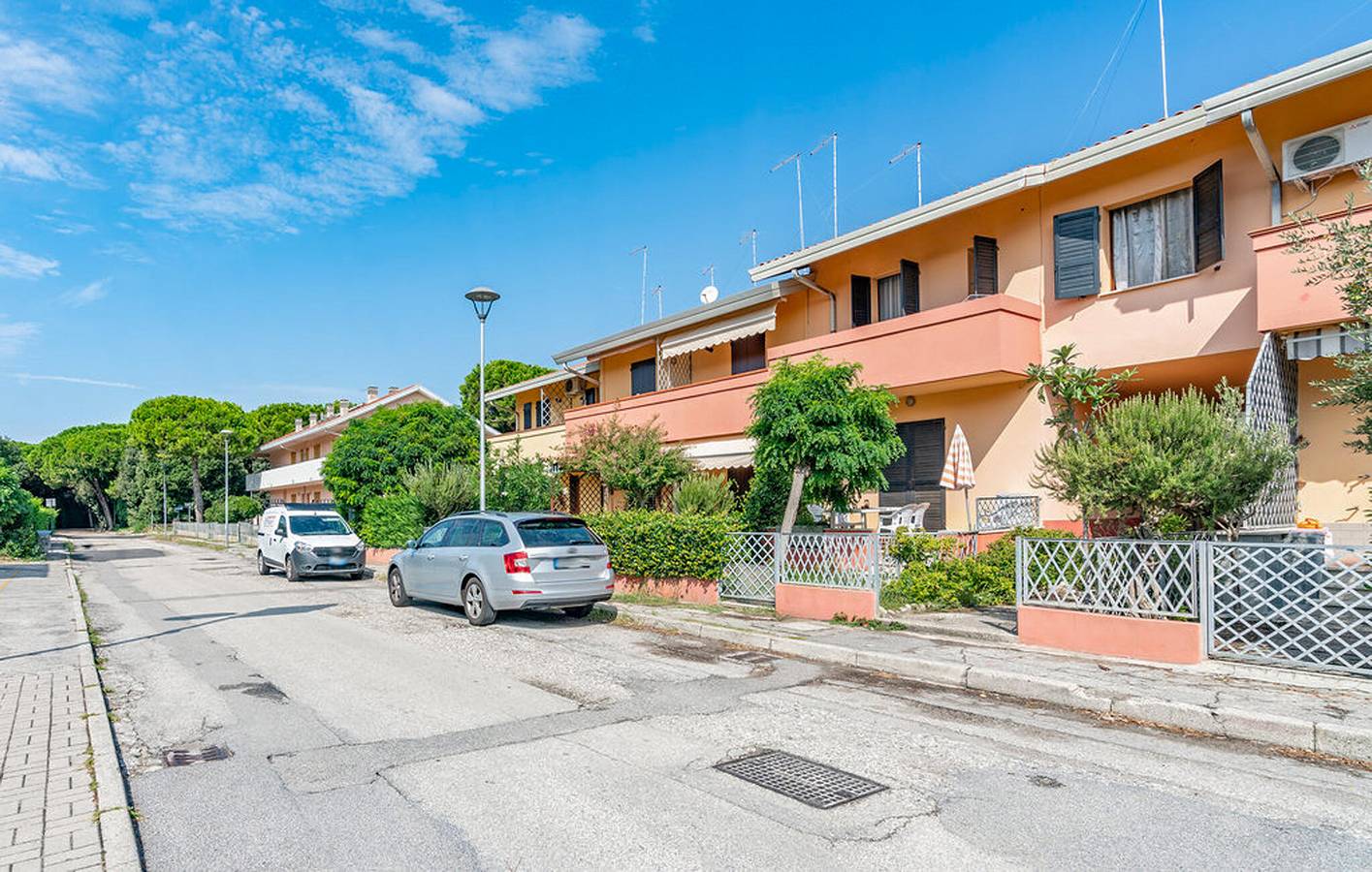 Appartement au rez-de-chaussée avec climatisation, parking et cuisine, à 300 m de la plage. in Rosolina Mare, Polesine