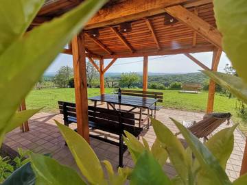 Gîte pour 4 personnes, avec vue sur le lac ainsi que balcon et vue dans Ormož