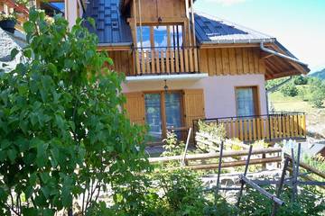 Chalet pour 8 personnes, avec jardin et balcon en Savoie