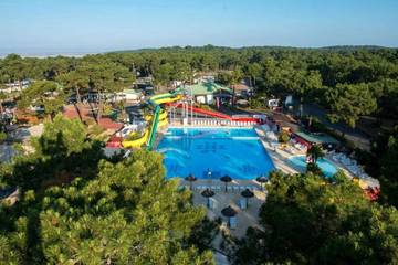 Camping pour 6 Personnes dans Les Mathes, Région de Rochefort, Photo 1