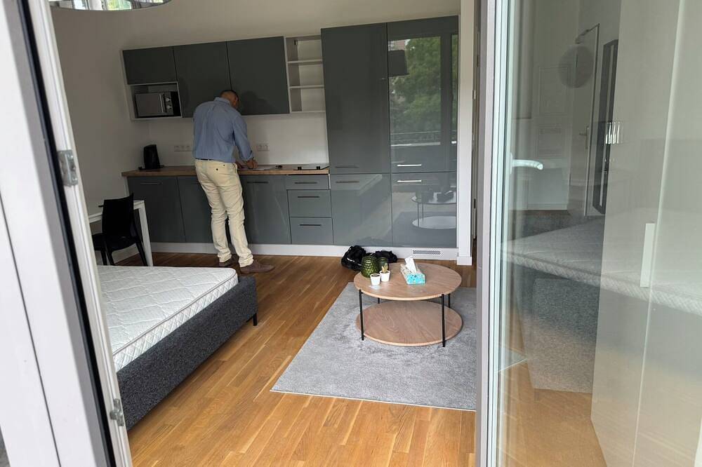 Ganze Wohnung, Premium Apartment mit zentraler Lage & Terasse in Reinickendorf, Berlin