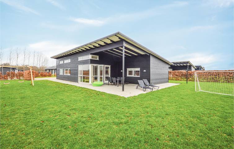 Ferienhaus für 8 Personen, mit Terrasse und Whirlpool sowie Garten und Sauna in Råde Strand
