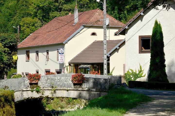 Hotel für 2 Personen, mit Terrasse und Garten in Doyenné de la Vallée du Doubs