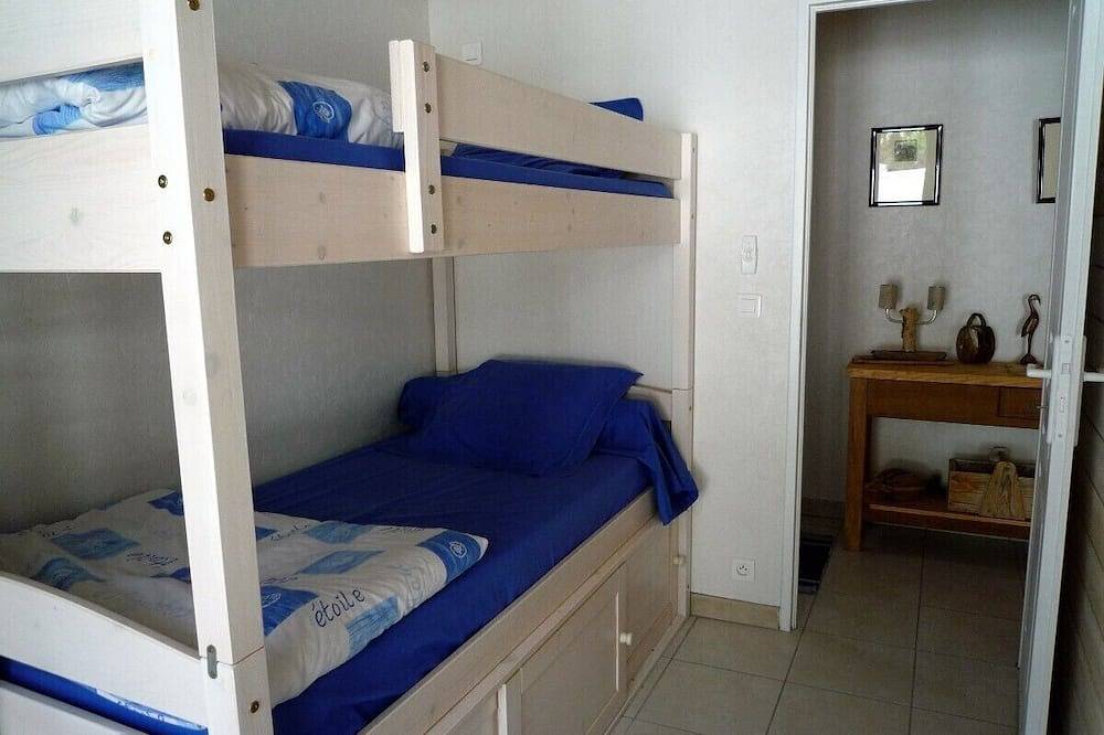 Strandnahes, sehr zentrales und komfortables Haus mit schönem Pool in Hourtin Plage, Hourtin