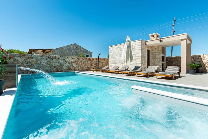 Villa für 8 Personen, mit Sauna und Garten sowie Terrasse und Whirlpool in Privlaka - 4