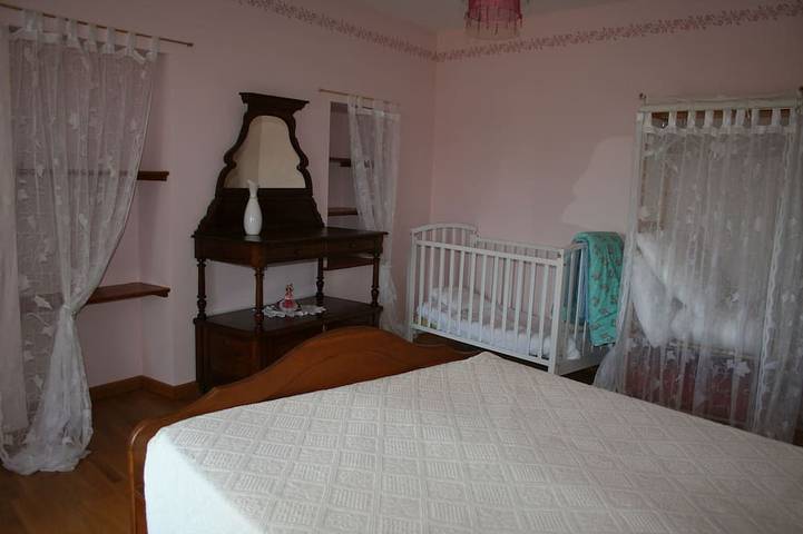 Gîte pour 12 personnes, avec jardin dans Saint-Martin-la-Sauveté - 2