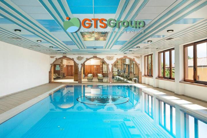 Appart’hôtel pour 6 personnes, avec Balcon et Terrasse ainsi que Jacuzzi et Jardin à Tignale