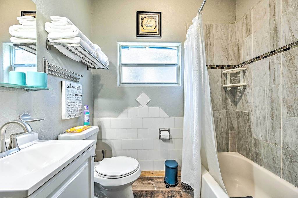 Ganze Wohnung, Updated Ybor City Duplex ~ 1/2 Mi to Seventh Ave! in Ybor City, Tampa