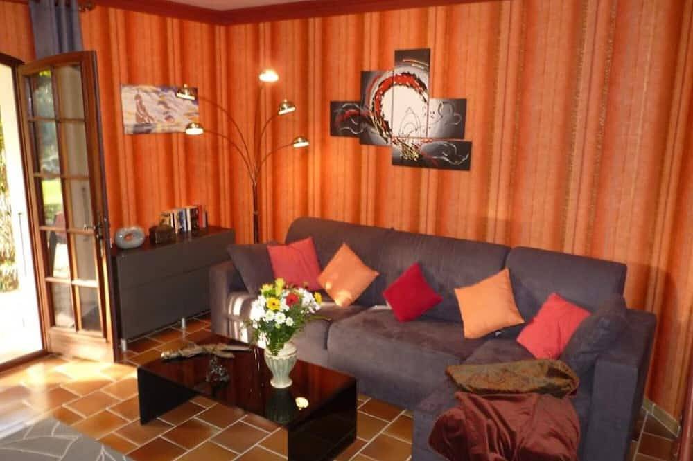 Holiday Home \"Domaine Saint Amour - Au Lac\" with Lake View, Shared Pool & Wi-Fi in Trans-en-Provence, Draguignan region