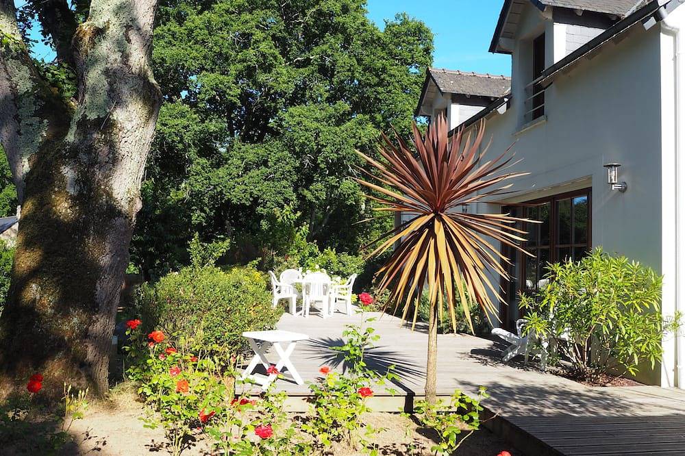 Big garden, 200m beach, shops 500m, wifi, in Arradon, Côte des Mégalithes