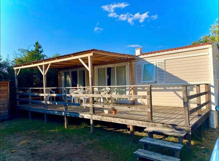 Location de vacances pour 6 personnes, avec terrasse à Lagrand - 2