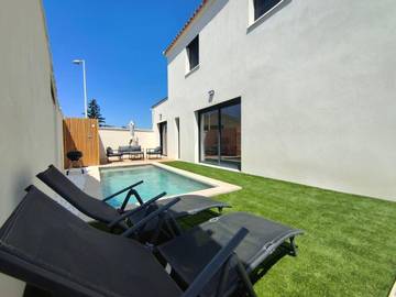 Location de vacances pour 9 personnes, avec jacuzzi et piscine ainsi que terrasse et jardin à Bouillargues