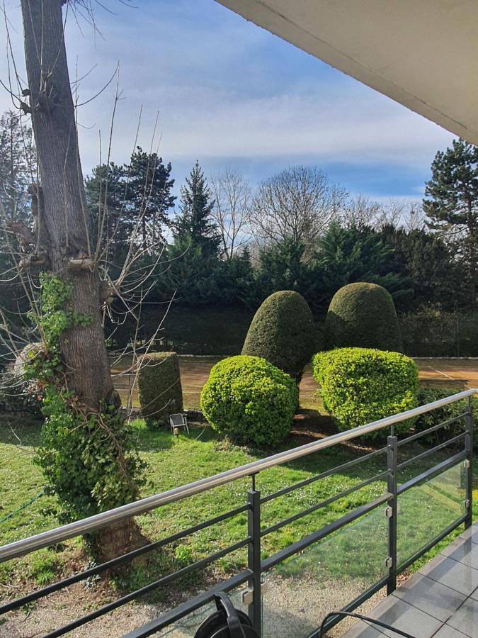 Gîte pour 5 personnes, avec Balcon ainsi que Terrasse et Jardin à Bougival