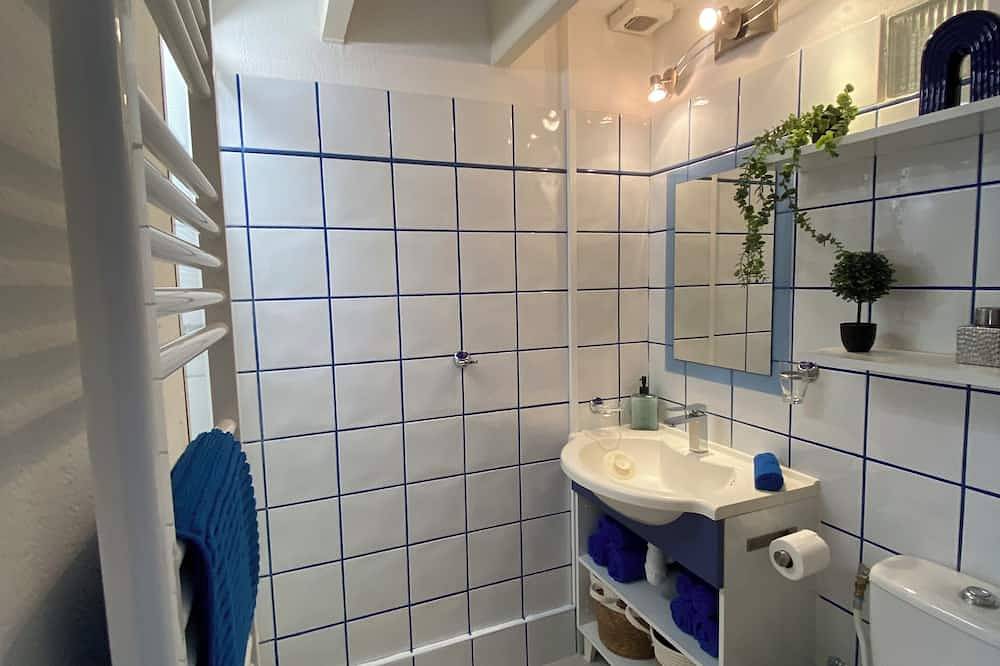 Cocon avec Terrasse à 5 min Plage Portissol – Clim & Wifi in Sanary-sur-Mer, Côte méditerranéenne (France)