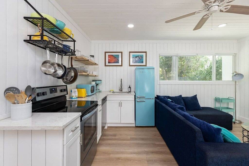 Hidden Gem Duplex in Heart of Islamorada! Sleeps 8 in Upper Matecumbe Key, Islamorada