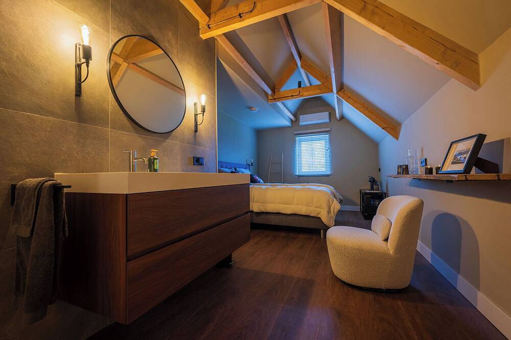 Vacation home * Atmospheric * Luxury * - 3 spacious bedrooms, each with private bathroom in Nuth, Parkstad Limburg