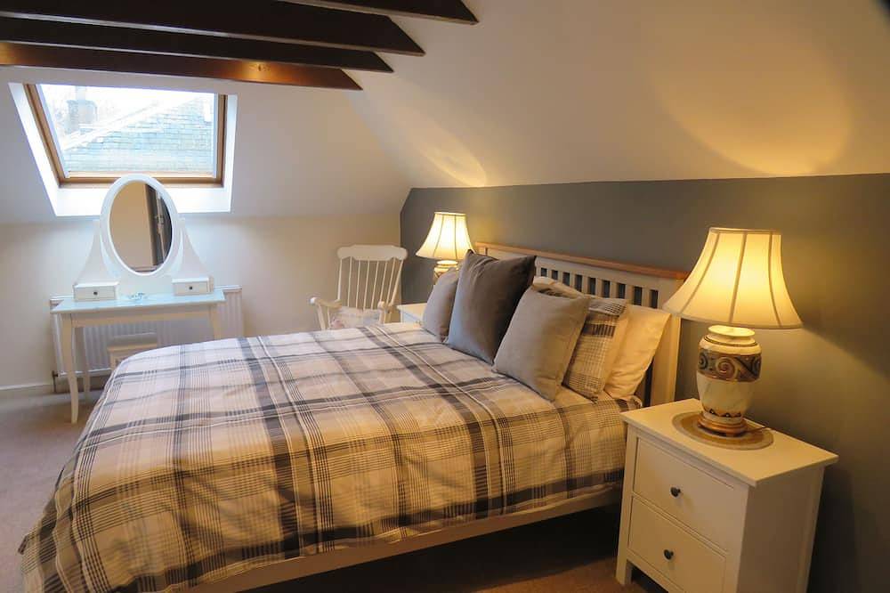 Cottage Located In A Stunning South Facing Two Acre Private Garden Setting in Melrose, Scottish Borders