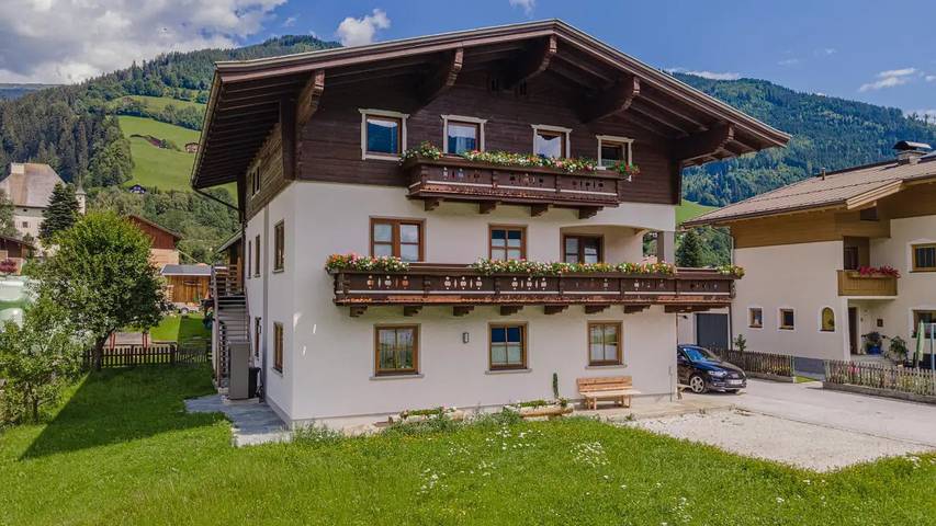 Ferienwohnung für 9 Personen, mit Balkon