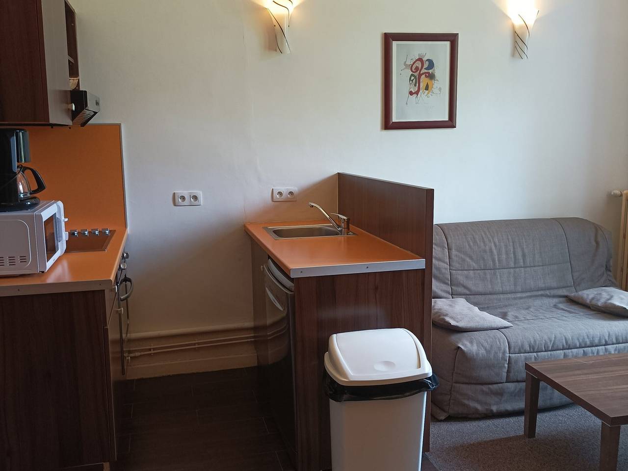 Geheel appartement, 2-Br Apartment in Castle in Jausiers for 6, balcony, pets allowed in Jausiers, Nationaal park Mercantour