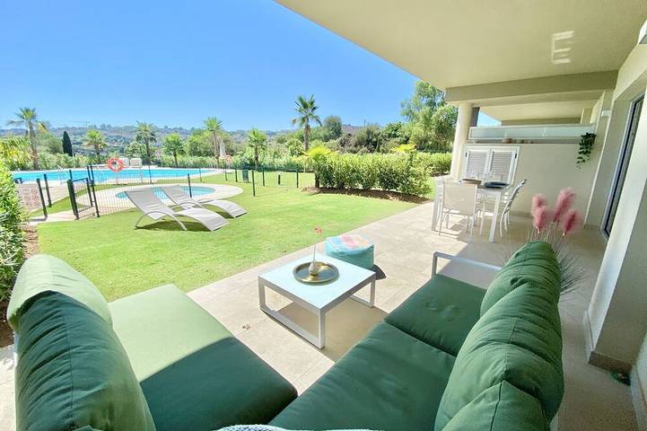 Location de vacances pour 4 personnes, avec terrasse ainsi que piscine et jardin dans La Cala Golf