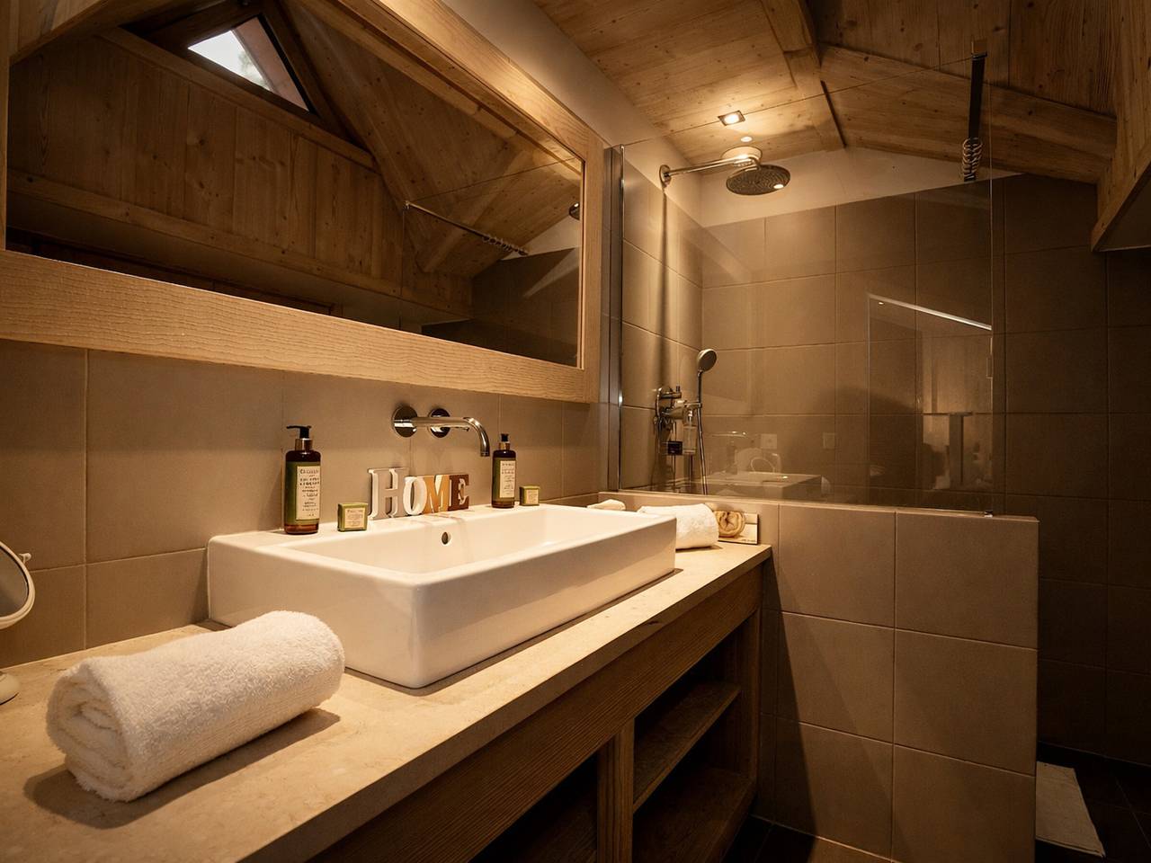 Chalet moderne 5* à Courchevel La Tania - 12 pers, jacuzzi, sauna, skis aux pieds, cheminée, cinéma in La Tania, La Perrière