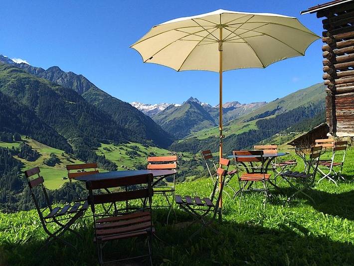 Hotel für 3 Personen, mit Terrasse und Garten sowie Ausblick in Lumnezia