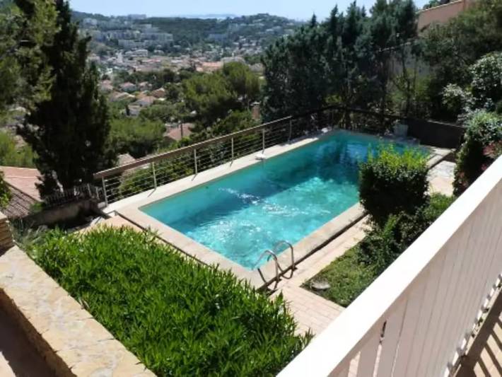 Villa pour 12 personnes, avec balcon ainsi que vue et piscine