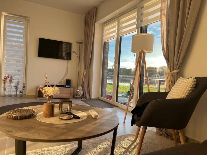 Ferienhaus für 2 Personen, mit Terrasse und Garten sowie Seeblick und Ausblick
