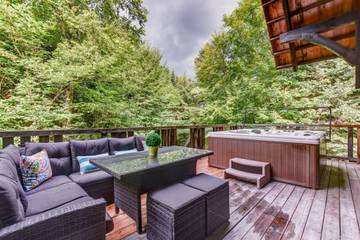 Vacation Rental for 10 Guests in Lac-Supérieur, Quebec, Picture 1