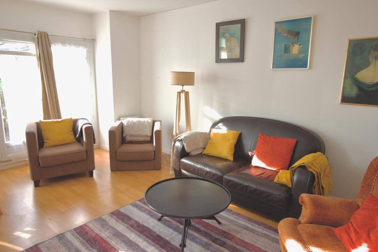 Appartement entier, Lakeside Apt 5Br 110m2 14 guests 15min Disney in Lognes, Seine-et-Marne