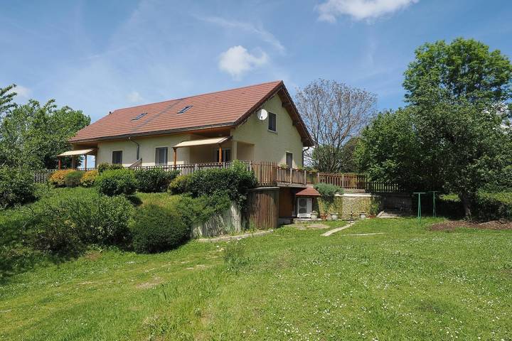 Gîte pour 6 personnes, avec Terrasse ainsi que Jardin et Vue