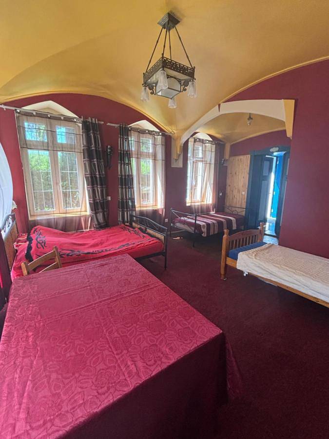Cały apartament wypoczynkowy, Triple Room with Private Bathroom in Leśna, Dolny Śląsk