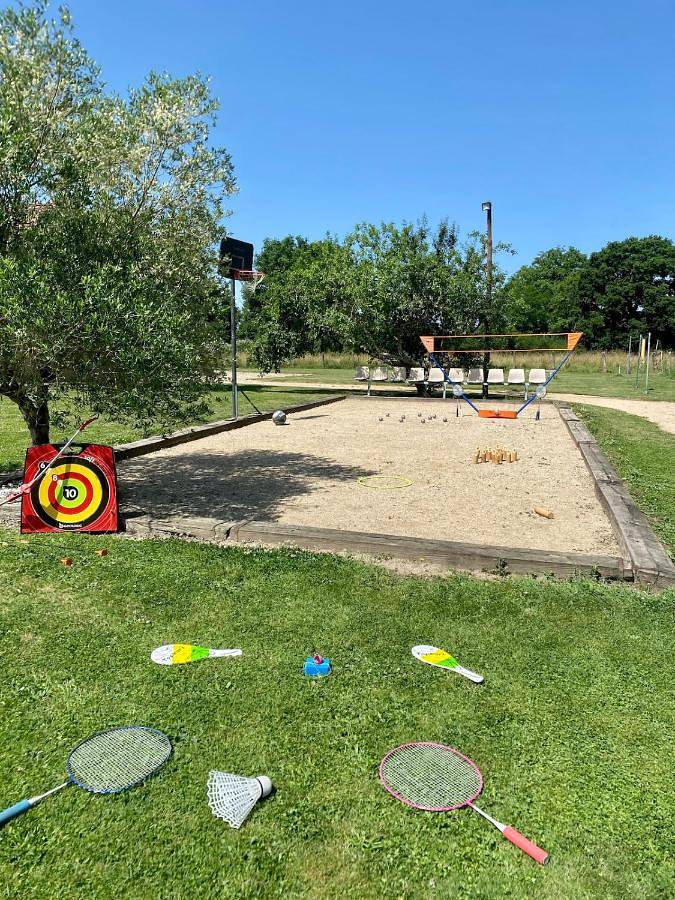 Location de vacances pour 10 personnes, avec terrasse ainsi que piscine et jardin à Paray-le-Frésil - 4
