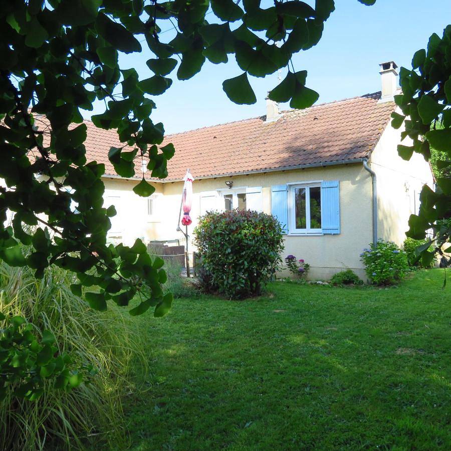 Three-Bedroom House in Azerables, Région de Guéret