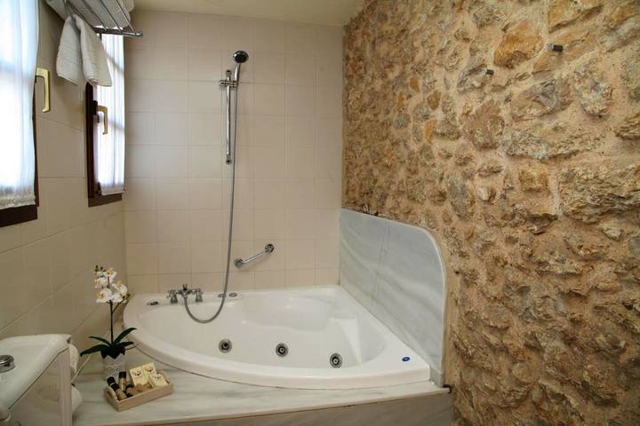 Hotel para 10 personas, con Terraza además de Jacuzzi y Jardín en Oviedo - 4