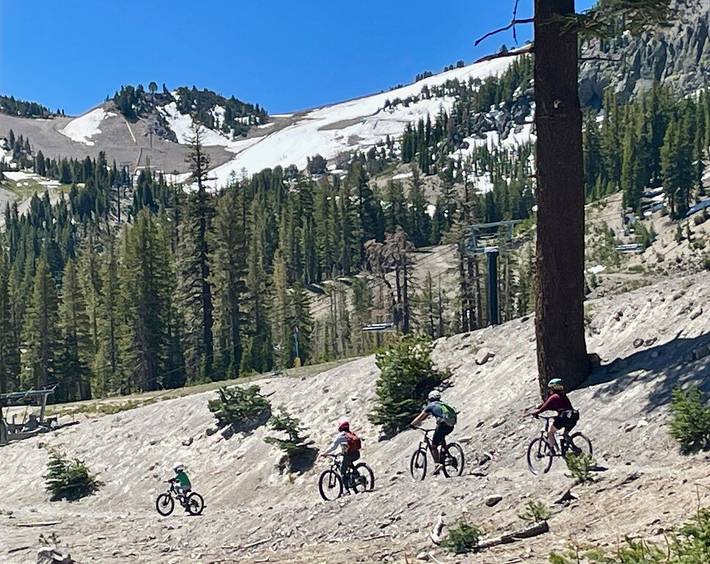 Vacation rental for 4 people, with hot tub and balcony in Mammoth Mountain