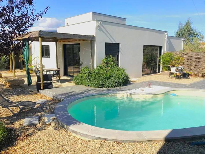 Gîte pour 4 personnes, avec terrasse ainsi que jardin et piscine dans l' Aude