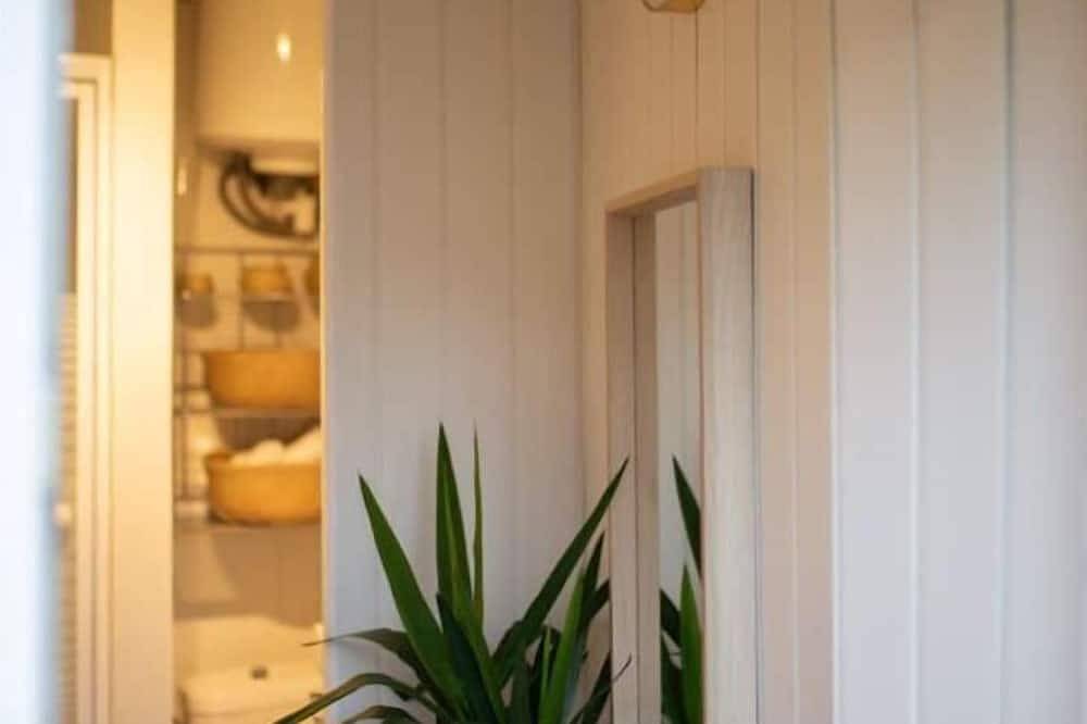Appartement entier, *Aya Lodge* proche Cdg/Paris/disney/asterix in Goussainville, Val-d'Oise