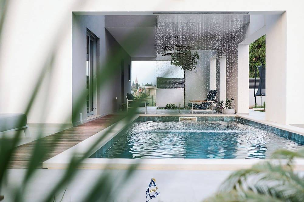 5Br/5Ba Sanctuary for 10 with Heated Pool, Waterfall, and jaccuzzi in Supetar, Brac