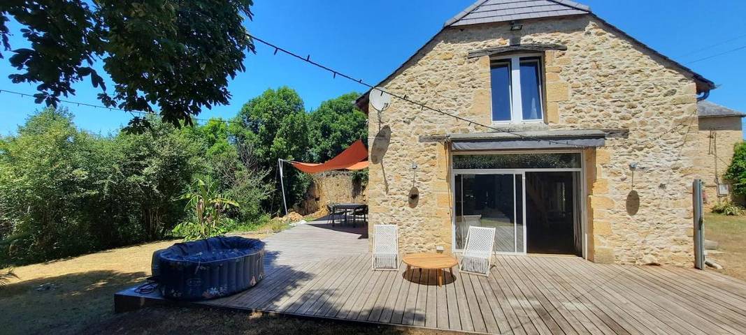Location de vacances pour 4 personnes, avec Jacuzzi et Terrasse ainsi que Jardin et Vue à Saint-Cirq-Madelon