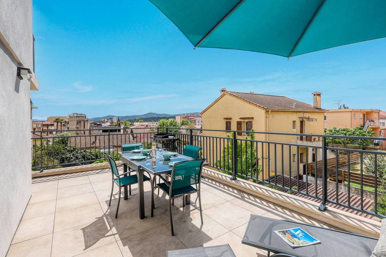 Ganze Wohnung, Ferienwohnung für 4 Personen mit Terrasse in Le Lavandou, Toulon Region