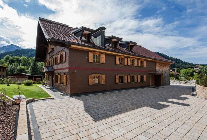 Ferienwohnung für 11 Personen, mit Garten und Ausblick in Schattwald - 2