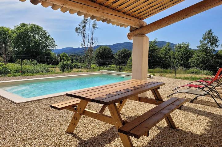Gîte pour 6 personnes, avec Terrasse et Jardin